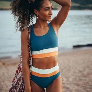 Laguna Cut Back Crop Bikini Set size small